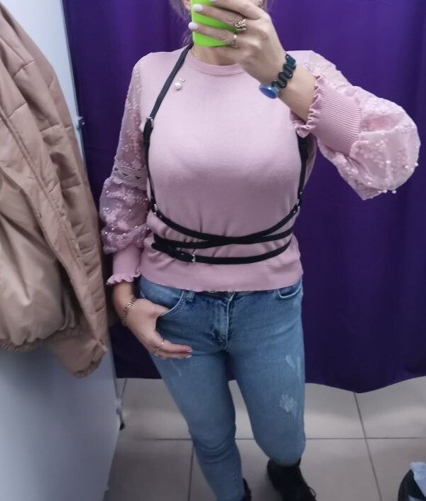 Портупея не плохая,но мне не подошла по размеру, застегнулась,где то на боку,а не по центру.