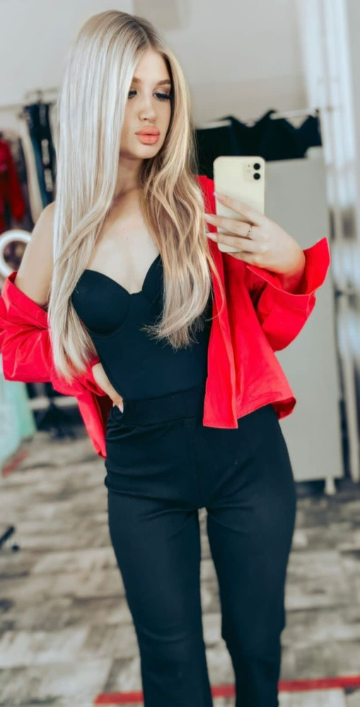 Боди моя любоооовь ! Очень приятное к телу. Хорошо утягивает. Так что животик втягиваем и идём на учебу 🙈😘😘