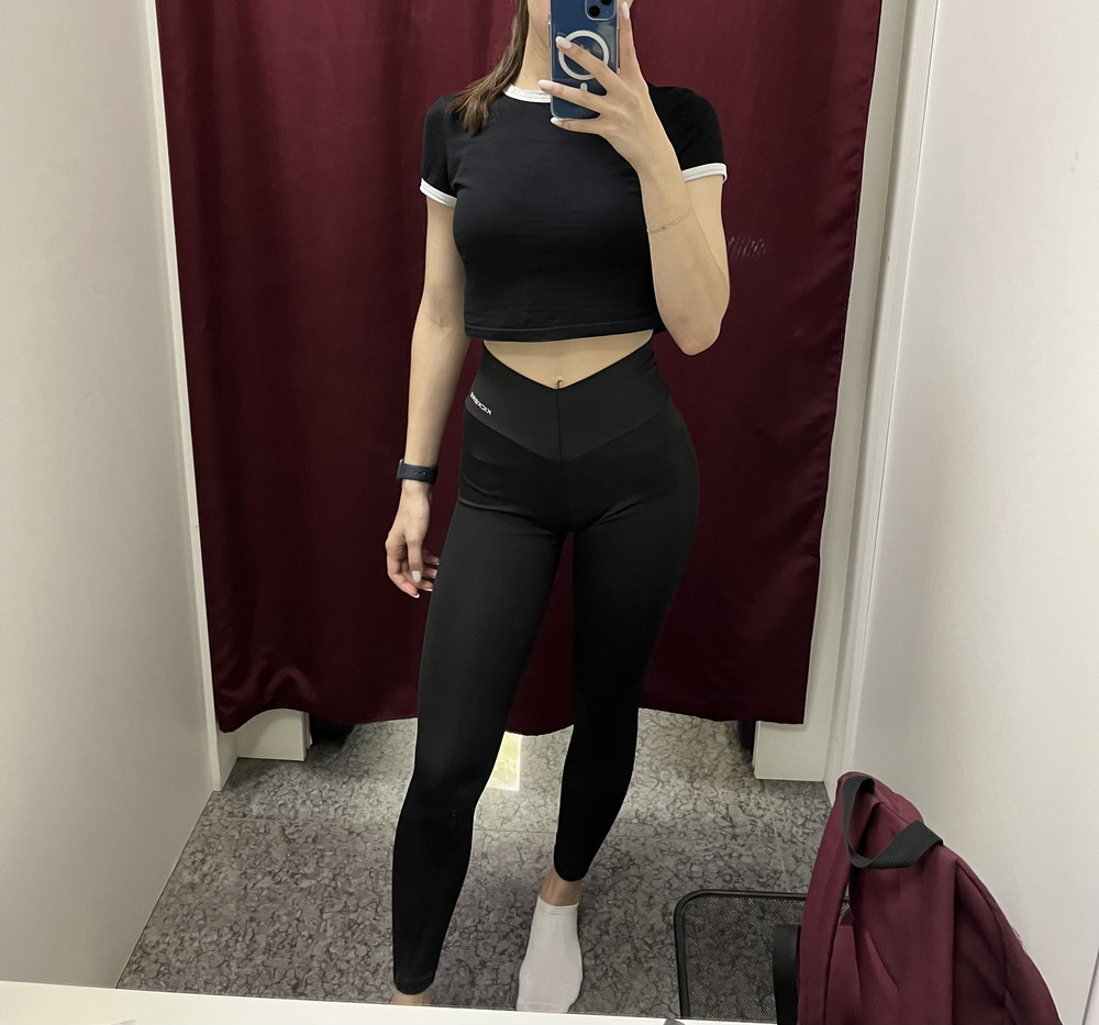 Классные лосинки, сели неплохо. Читала долго отзывы, в итоге на параметры: рост 164, ОБ 88, ОТ 63-взяла 44 размер, чуть-чуть туго было в районе бёдер натянуть, но у меня все маленькое, поэтому справилась😂 Поэтому, если и маломерят, то только в районе пояса:) Пока что 5 звёзд, далее посмотрим, сколько протянут они.