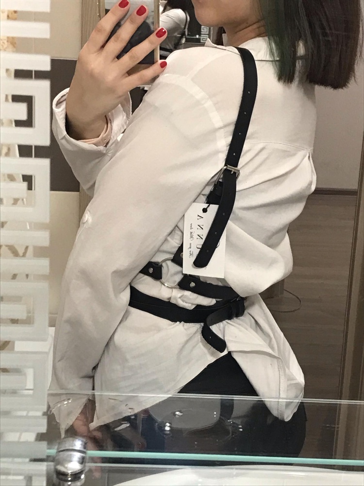 Безумно рада покупке! Портупея классная, можно по разному обыгрывать в образах, удобная, качественная, никаких торчащих ниток, все заклепки на месте и не шатаются,просто супер! Отдельное спасибо за то что все так хорошо упаковали, все пришло целым и не покоцанным. За такую цену да ещё и натуральная кожа просто находка 🤩 