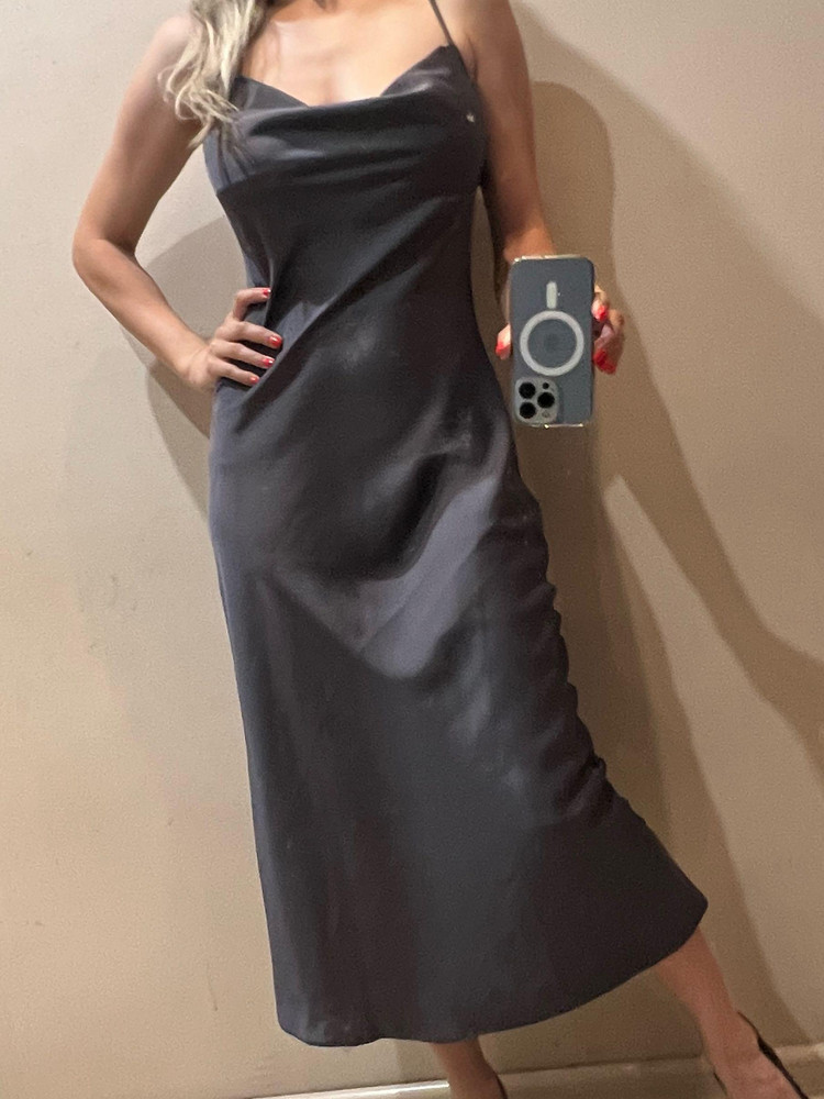 Пузырит слегка на спине. Цвет огонь, конечно, и качество ткани тоже