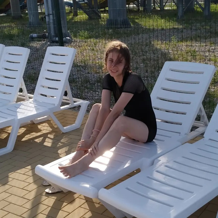 Отличный купальник, чувствовала себя в нём комфортно 
Взяла s и правильно сделала)