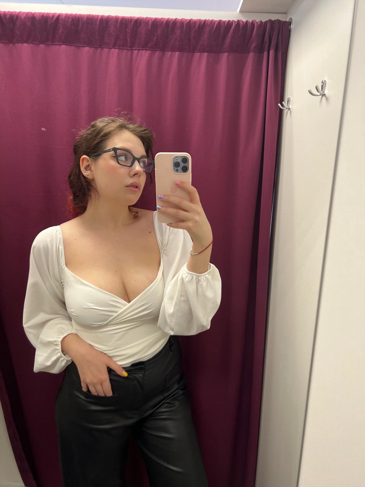 Красивая блузка, я в восторге! Выглядит шикарно!🤍🤌🏻