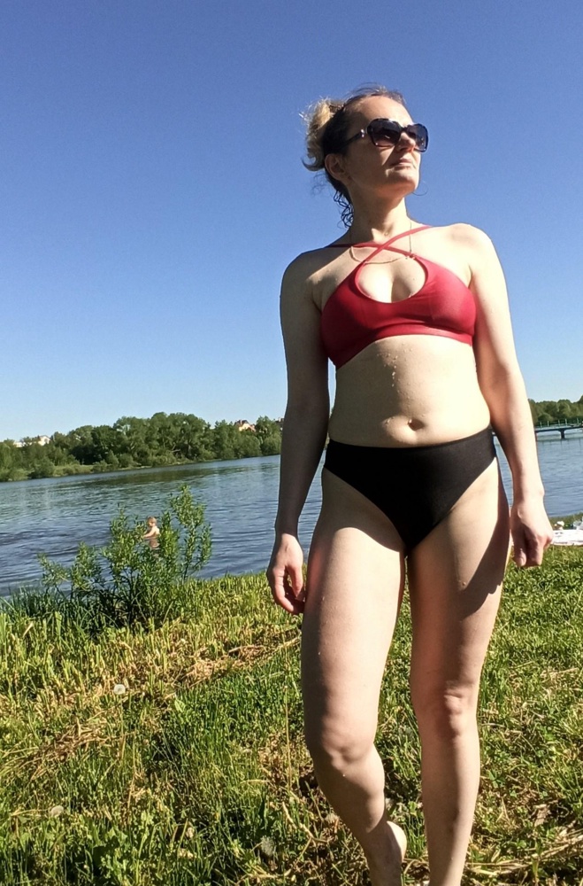 Лиф сидит достаточно хорошо))) удобный и цвет огонь🔥