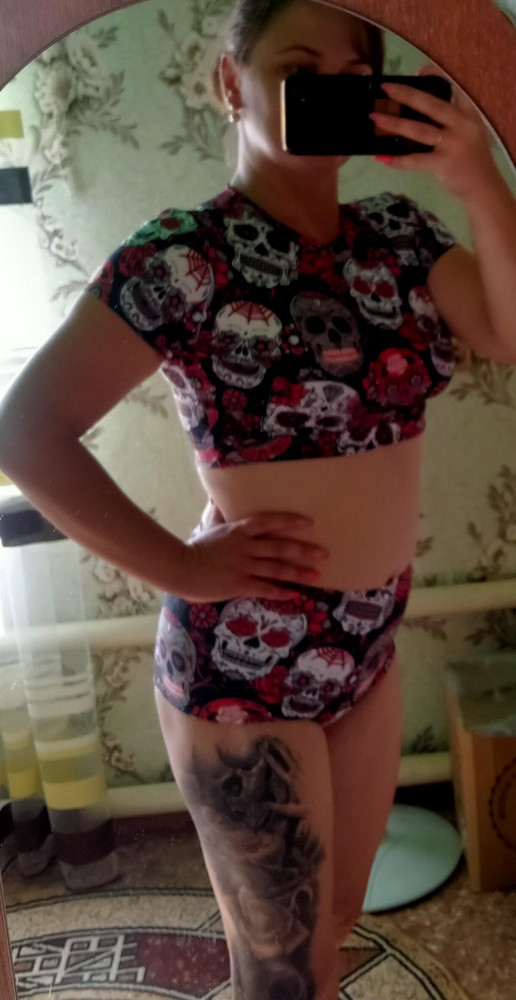 Топ отличны,потом закажу другой ещё модели,этот без чашек и вкладышей. Хочу топ у которого крестом лямки на спине,в нем хорошо держит грудь и красиво смотрится,я с размером не угадала ,мал оказался.