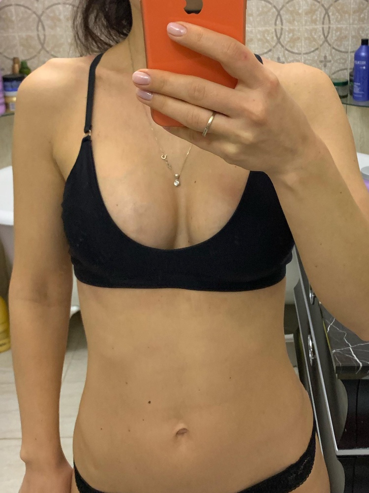 Очень довольна! Смотрится эффектно, даже муж оценил) взяла размер S. Мой вес 53, рост 166, размер белья 75в., под грудью 71 см, Грудь 88 см., грудь стоячая, ее держать не надо. Чашки с пуш-апп я убрала, ткань мягкая, приятная, в два слоя, лиф сидит идеально, лямки регулируются, плаваю в нем в бассейне. Спасибо производителю. 