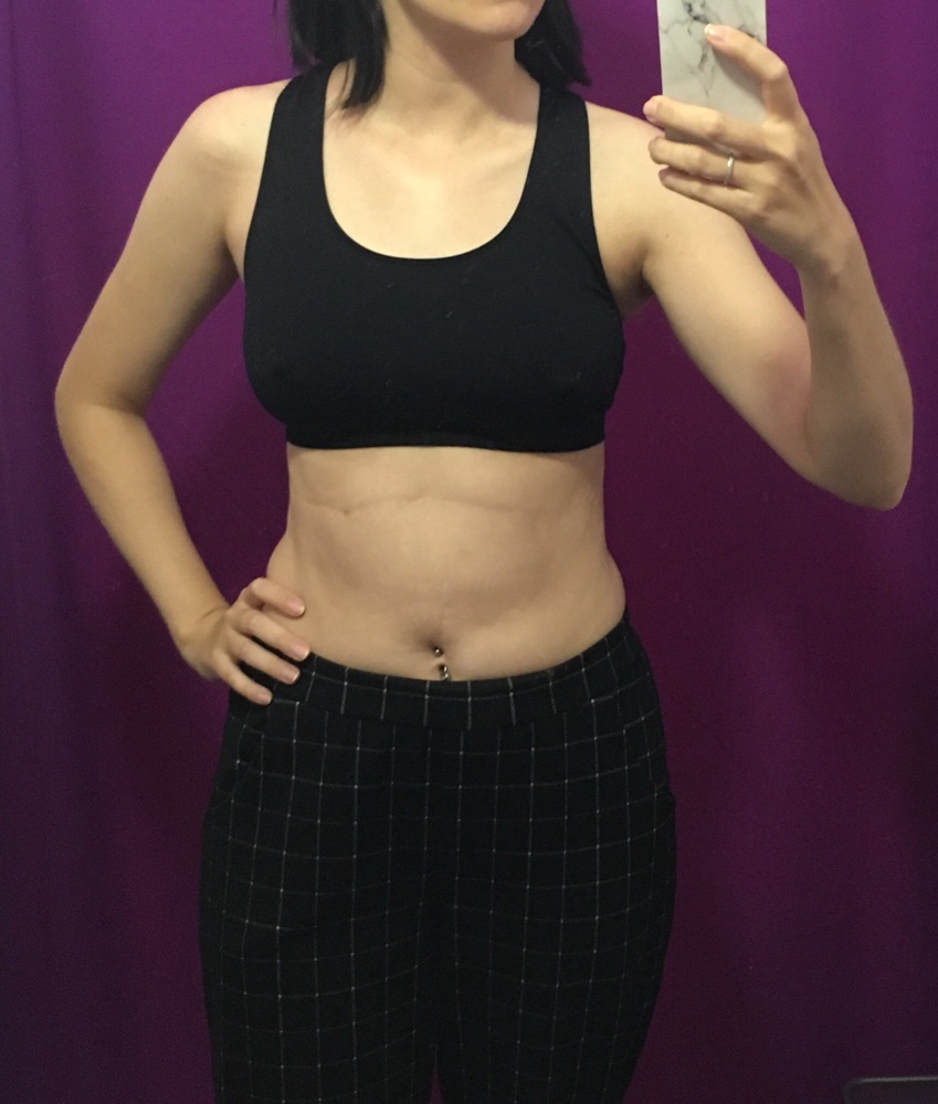 На фото и на мне смотрится ничего, но поддержка слабая, при этом резинка залезает на грудь, а не держится под ней. И это я ещё размер 3 взяла на 42, рост 160. Взяла артикул 3074063 от intimidea, там и резинка держится и в целом поддержка норм, и размер соответствует 