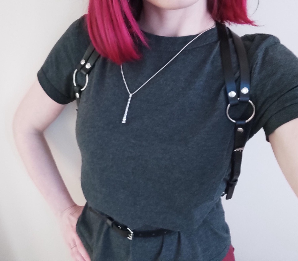 О, я влюбилась)) взяла до этого дешевле из экокожи, воняла жутко. Эта прям супер. Можно использовать отдельно ремешок. Спасибо Triviaa.