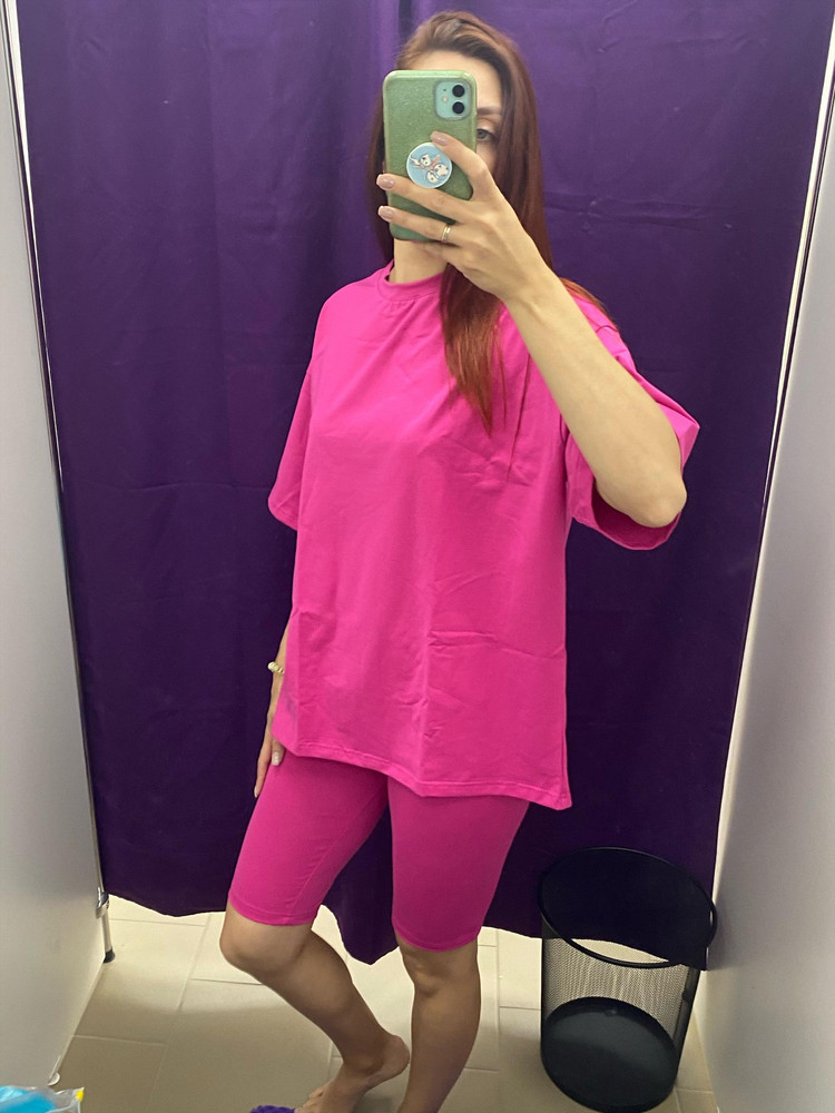 Костюм хороший. Практичный и удобный . Вета насыщенные и красивые. При стирке не растягивается и не линяет .