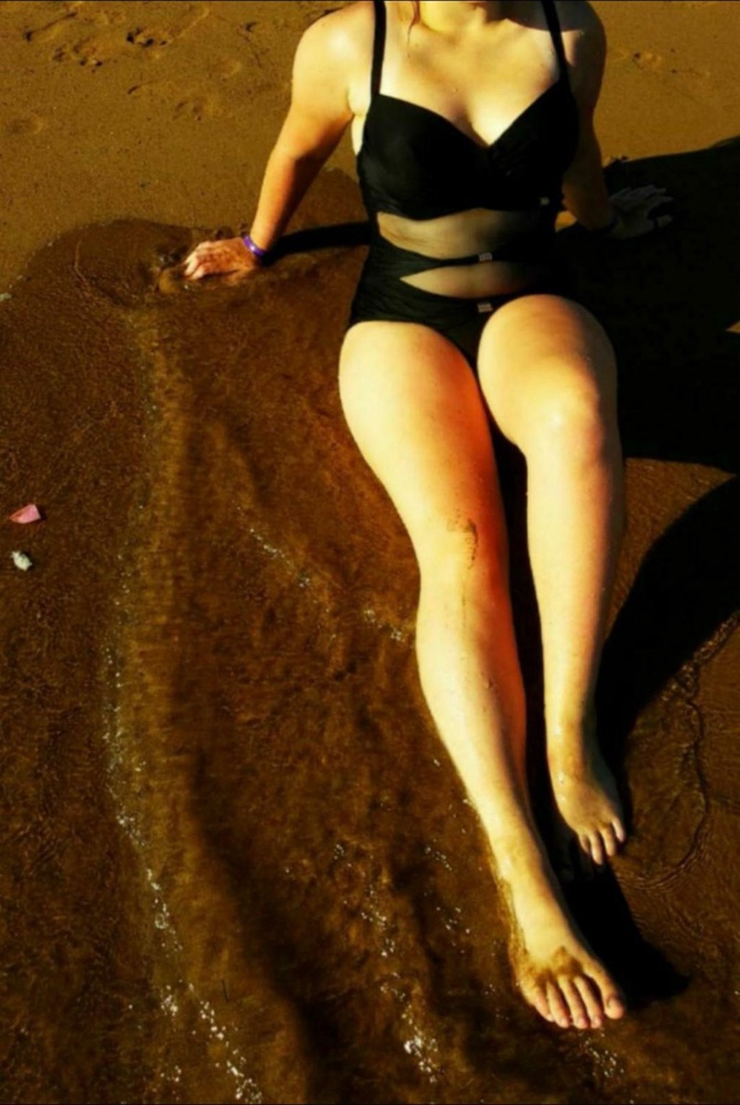 Хороший купальник, пришел без брака, идёт в размер, на солнце не выгорает, сохнет быстро, на мои параметры размер подошёл(мой рост 165, ОБ110,,ОТ90,ОГ110)