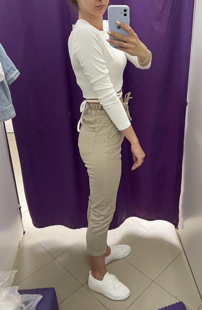 Отличный топ, я довольна. Нитки не торчат. Размерная таблица соответствует. На 44 размер заказала М. Спасибо!