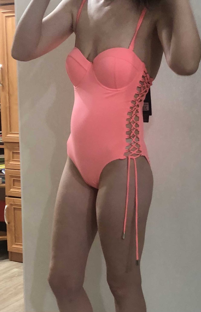 Заказала два -розовый и хаки . Очень понравились модель и цвета , но увы , хоть и рост мой невелик -162см, но купальники оказались малы. Заказывала S ( по таблице 42-44), но на бирке указан 38. Теперь не знаю как их вернуть или обменять , умудрилась потерять пакет  от одного из них🤦‍♀️🤦‍♀️🤦‍♀️.. а так по цвету , качеству , фасону очень понравились, как бы теперь обменять на больший размер ??? 