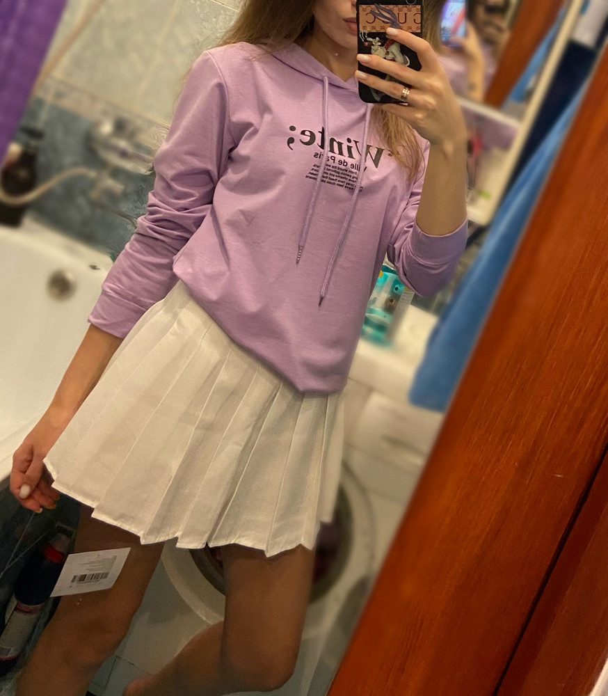 Юбка бомба, на рост 163 и талию 64, отлично. Сзади коротковата но я такую и хотела. За фон прошу прощения 