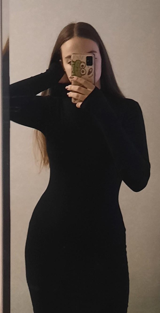 Выглядит маленьким, но смотрится очень хорошо. Мои параметры если надо кому то: 90-65-97
Качество хорошее, с размером не ошиблась🥰