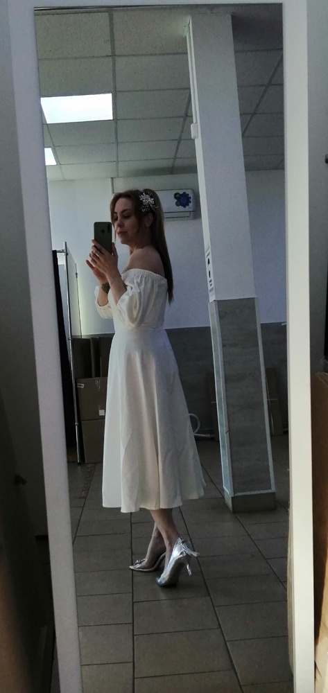 Из 12-ти других, выбрала именно это!!! Корсетное, лиф не нужен, плотный материал с подьюбником. Ну очень классненькое!!! На 94-70-94 взяла L-ку.