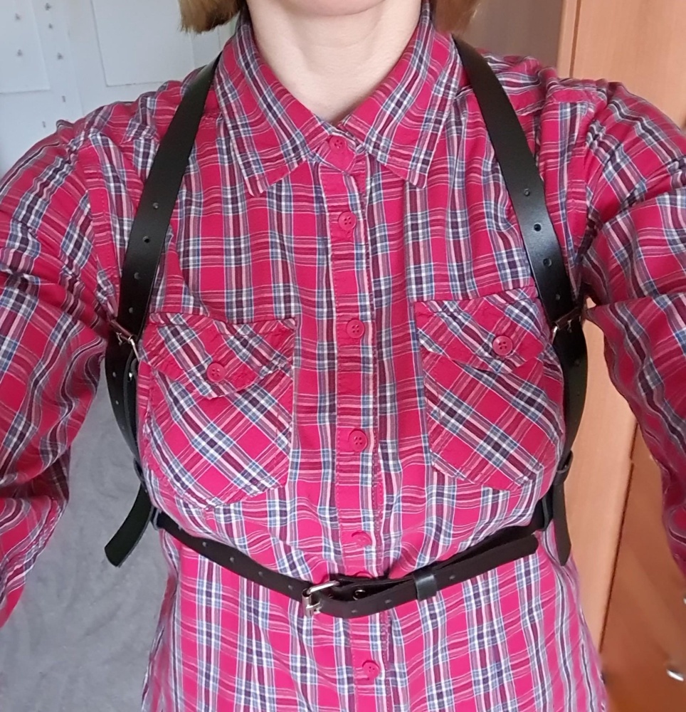 Великолепная портупея. Качество супер, кожа ровная без зазубрин и изъянов. На ог 91, от 69 иедельно пошла, посадку можно регулировать с помощью ремешков. Просто и со вкусом. Рекомендую к покупке!