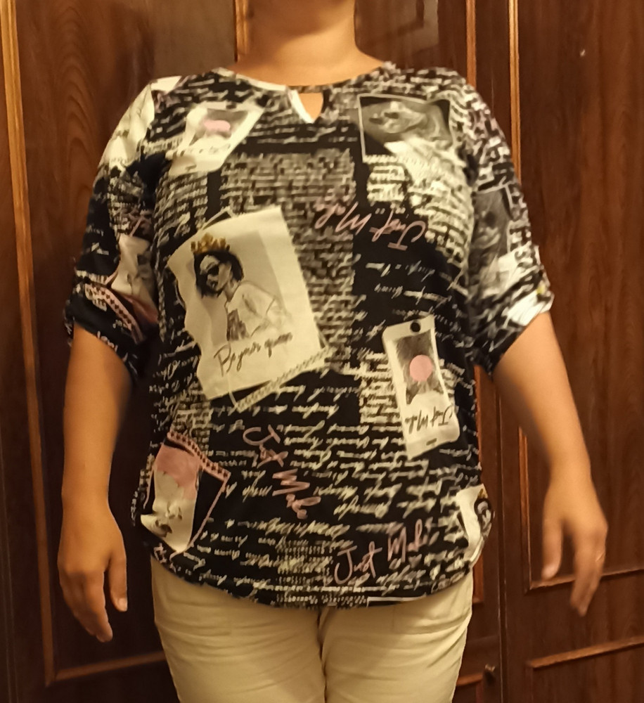 Очень милая кофточка!!! 
Хорошо села . 
Приятный материал. Достаточно лëгкая. Брала 50 размер, чтобы не обтягивала(когда не в облипку смотрится намного лучше). 
Думаю заказать ещё, но другой расцветки.
☺☺☺☺☺