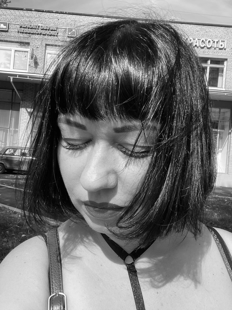 У всех мнение разное, но при сути это не постоянной носки, а больше для игр) и ждать Вау! За 240 руб не следует. Тем не менее, я даже на работу одеваю ее и очень довольна аксессуаром