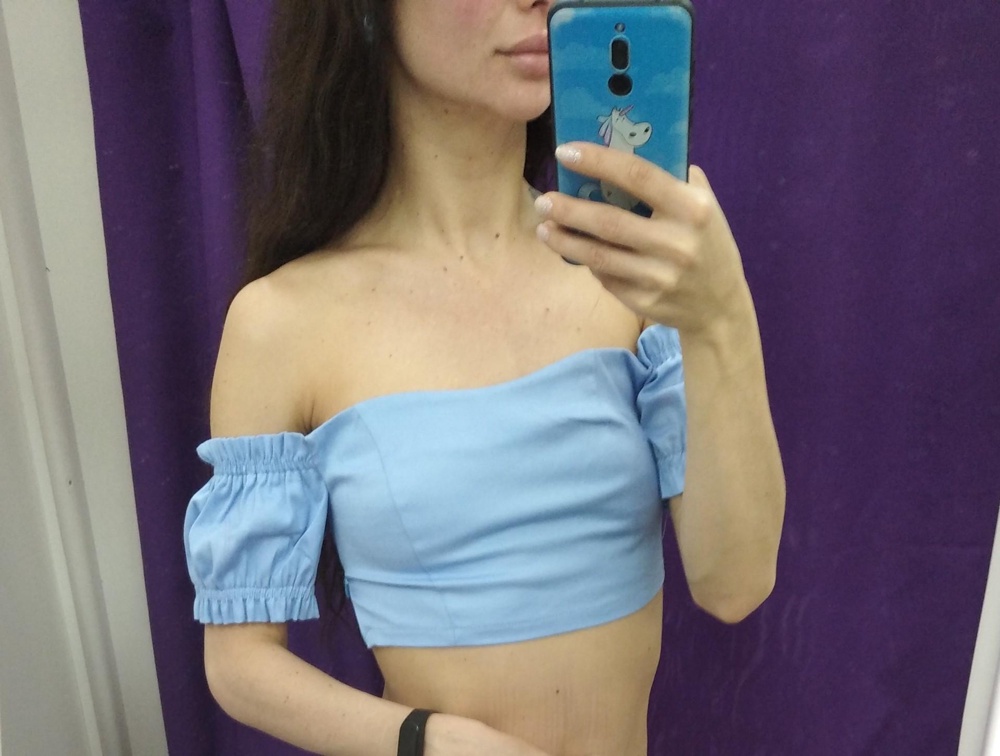 Очень красивый. Идеально на маленькую  грудь