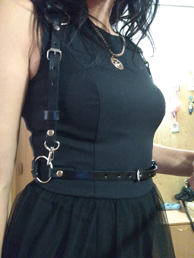 Классная портупея, регулируется как нужно, что бы было удобно носить. Без труда поняла как её одеть. 5 звёзд конечно же. Спасибо WB!!!