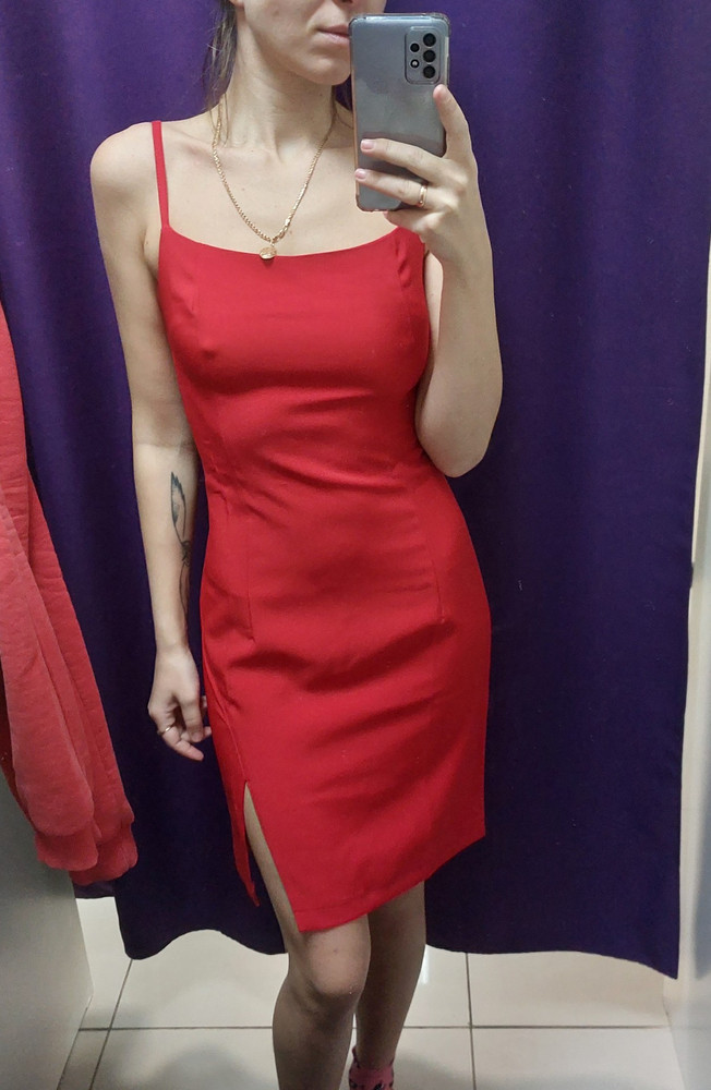 Само по себе платье шикарное, но на мне не село к сожалению и в основном на девушек выше 165 и с грудью)