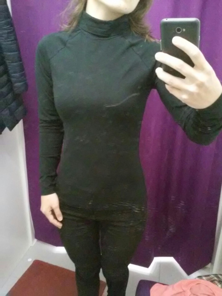 Отличные водолазки, заказывала чёрную и синюю на 86-65-94 заказала S. Качество хорошее, посмотрю, как будет в носке.