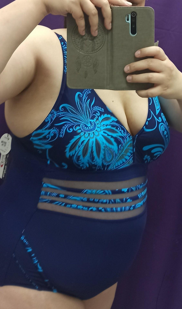 В целом купальник мне понравился по качеству, но не сел на фигуру,  чашки расположены очень низко и стягивают мою грудь ниже чем она есть и расплющивают. Сделале выбор в пользу другой модели.на мой 60 оказался как раз 58.