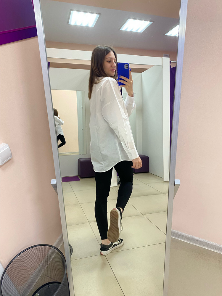 Рубашка кайф, почитала отзывы и вязла на размер меньше (обычно беру 42), я худая(83-65-93) село хорошо, я этим довольна, рубашка просвечивает немного но за такую цену я считаю топ🔥буду носить!!!!!!!