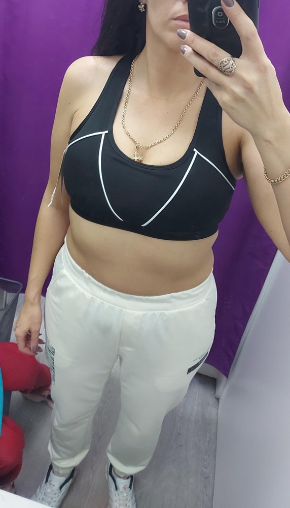 Пришёл в целом хорошо упакованном пакете. Размер в размер.  Чашку  D обхват груди 85 держит хорошо. Рекомендую