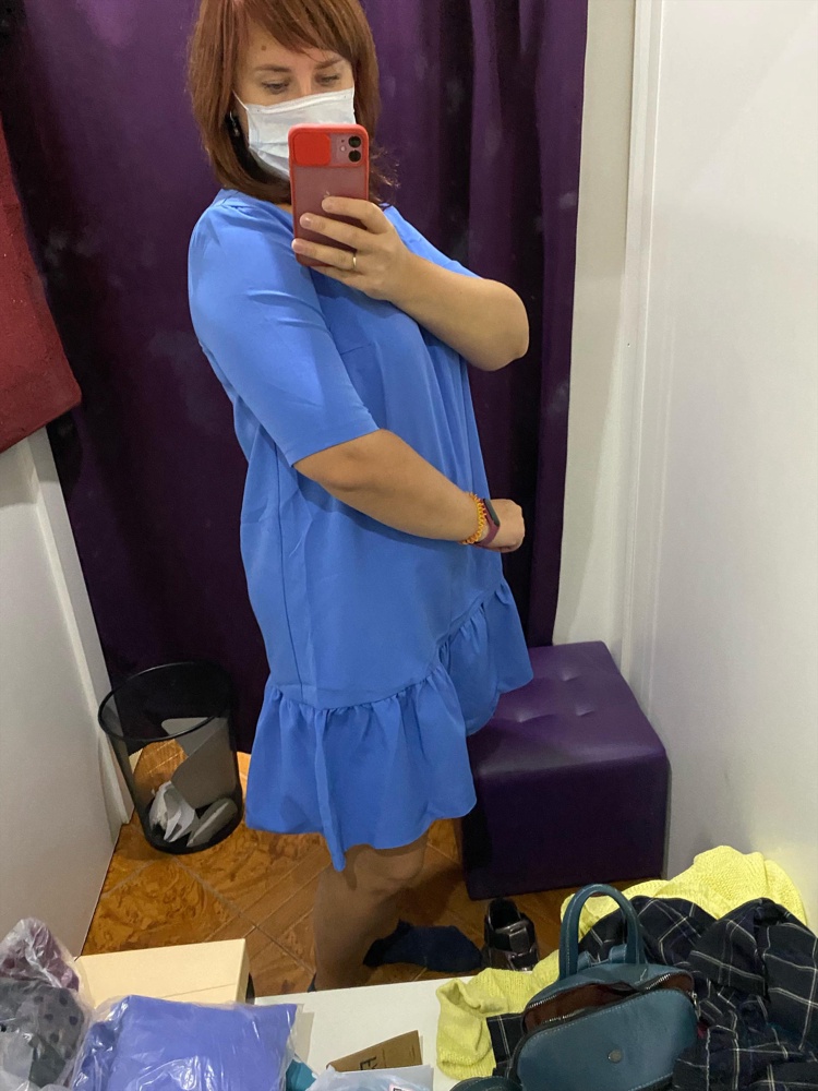 К сожалению, рукав не подходит для полных рук, узкий. Все вещи ношу 48, платье тоже 48, на мой взгляд идёт в размер. Ткань плотная, костюмная. 