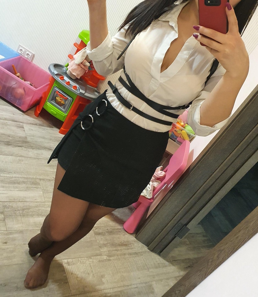 Смотрится отлично, скрасит даже самый простой образ)