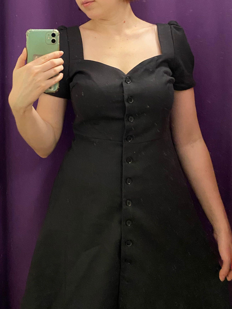 Отвратительная ткань, не для лета - это точно.  Смотрится очень простенько-как халатик. 