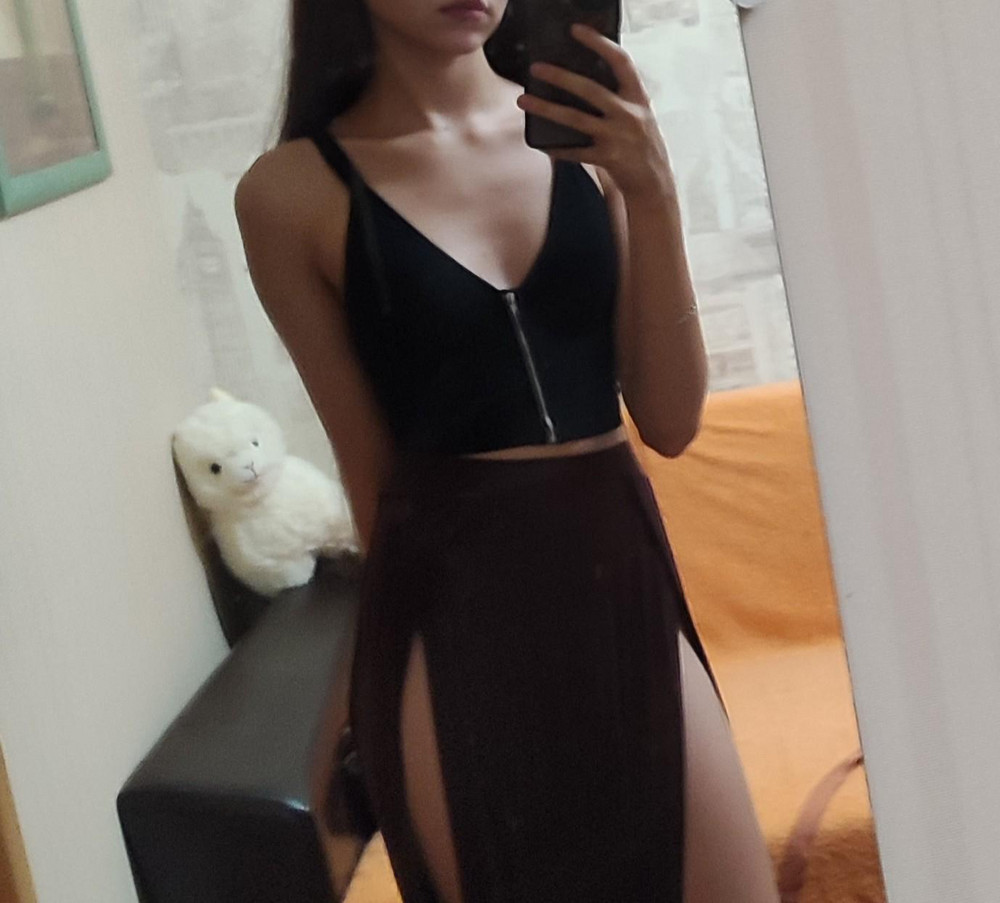 Пришёл лучше, чем я ожидала 
Ооочень плотно сидит 
Вряд-ли подойдёт девочкам с 2-3 размером, ибо я с нулевым его ели на себе застегнула хахах