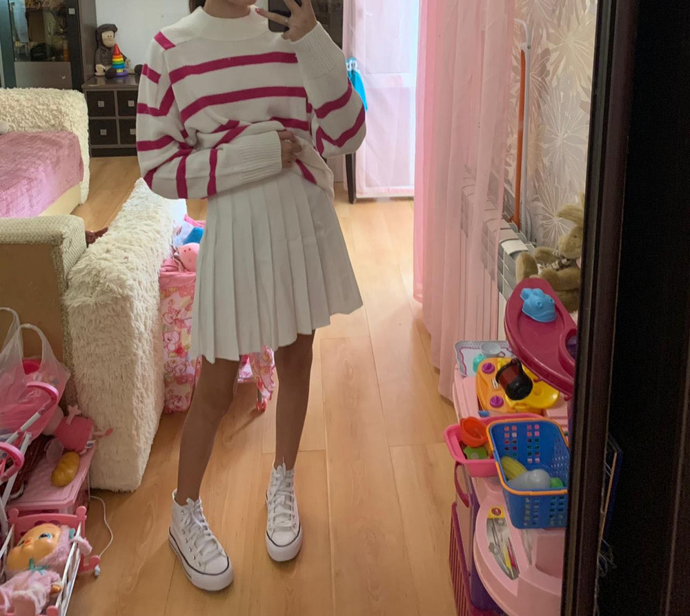 Отличная юбка, сшита хорошо, нитки не торчат , доча довольна , спасибо ☺️ 