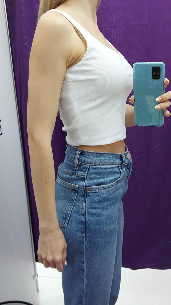 Почитала отзывы и заказала на размер больше. Взяла S на 84-62. Села хорошо. Думаю,и меньший размер тоже был бы как раз,если носить без белья. Не просвечивает.