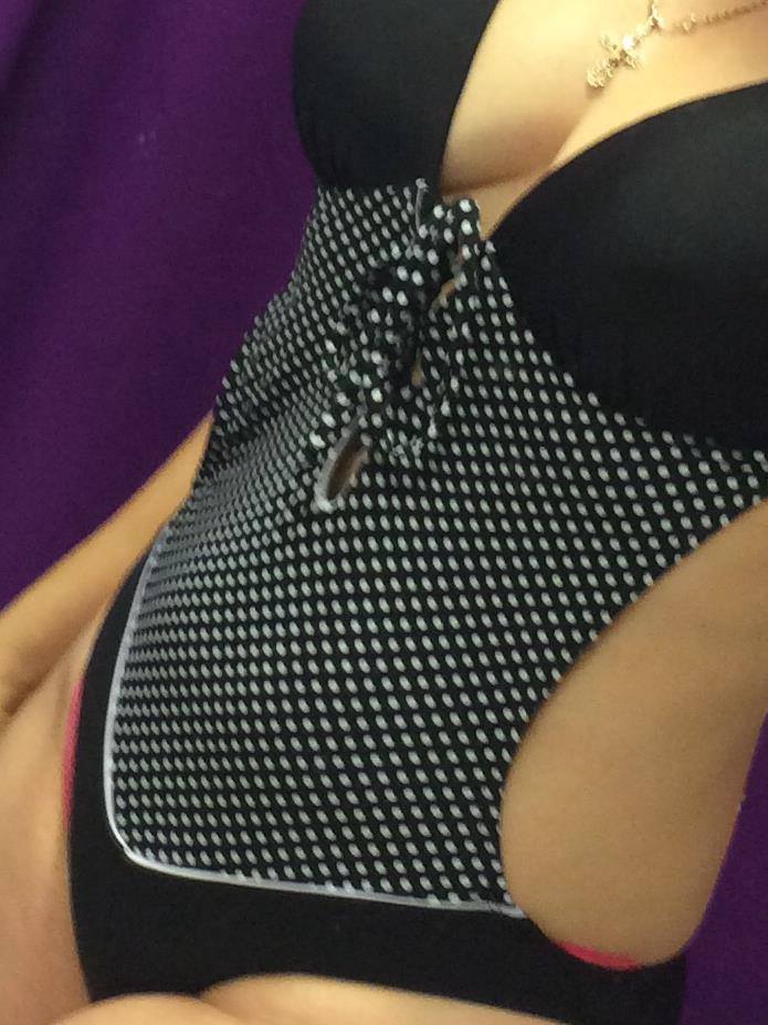 Ну, вот и 48 -й размер удалось примерить... чашка намного больше, длина больше.. так и не поняла, в каком мне лучше : в синем 46 -го или в черном 48-го... но синего уже не было в наличии, выкупила черный за 897 рублей... качество, цвет отличное.. в нем удобно. Посмотрим как удобно плавать будет (не будет ли соскакивать)... 