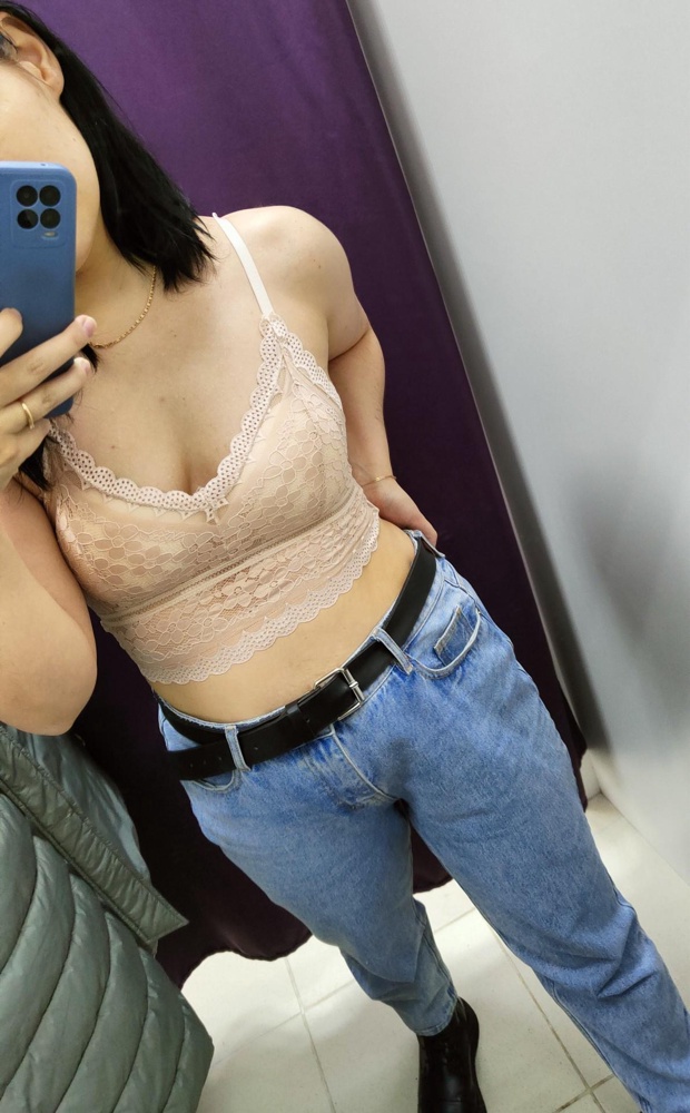 Воььще не понравился . Цвет не мой - бледный слишком .не понравилось как сидит на мне  , особенно в районе чашек ( чашки вынимаются ). На объем груди 93 см сел хорошо