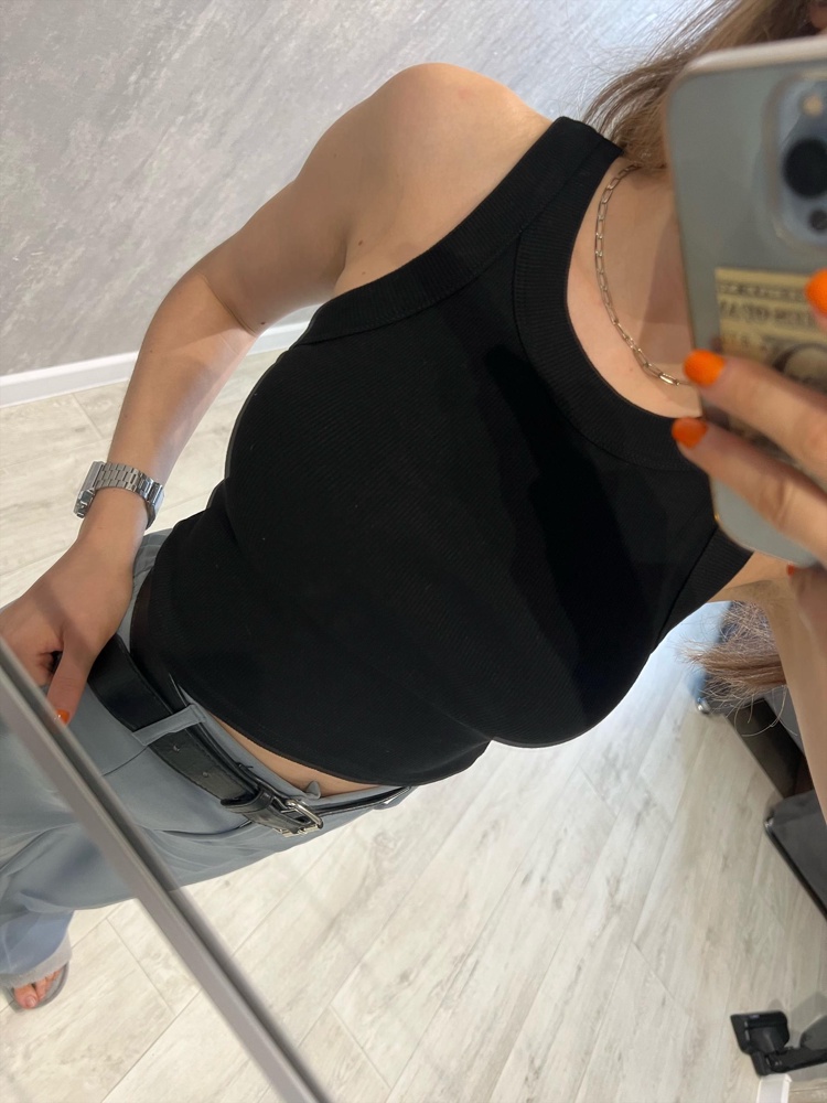 Очень хорошее качество топа! Сидит прекрасно)