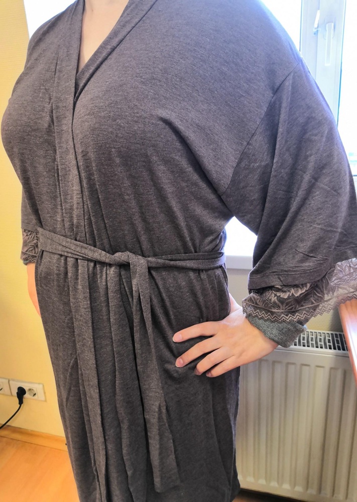 Халатик очень мягкий, приятный к телу