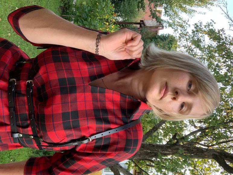 Мне очень понравилась!! Отличный аксессуар что бы разнообразить свой гардероб! Размер 44-46 подошел идеально на мои параметры рост 163, ог 90, опг 75, от 69, об 94