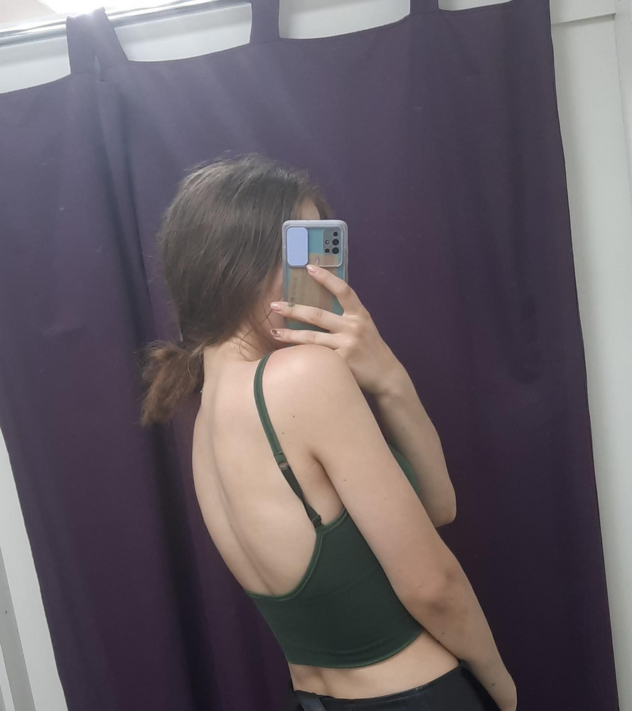 Хороший топ,но как по мне,очень толстые вкладки в нем.Но заменить не проблема)
Мягкий,хорошо тянется,рекомендую)