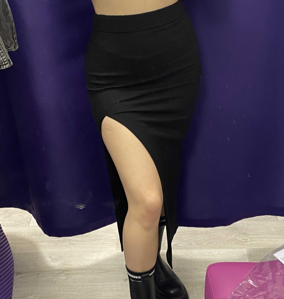 она конечно очень тонкая ,но сидит отлично.мой рост 157