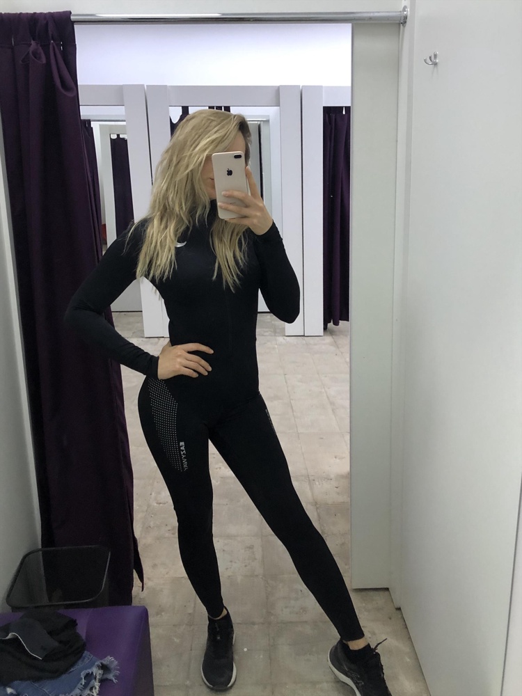 Качественный комбинезон, ткань легкая. Купила для катания на велосипеде, слегка просвечивает, но не страшно. Размер в размер. На свои параметры брала S, сел идеально, спасибо EazyWay и Wildberries за быструю и качественную доставку! 