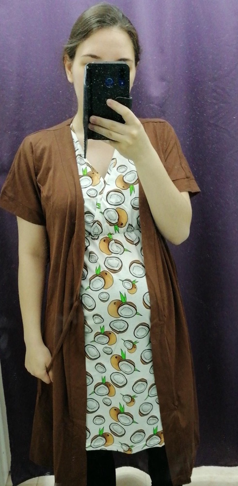 Боже мой это такая прелесть,за 1000 рублей этот комплект просто шик. На сорочке под грудью резинка очень удобно. По качеству 100% хлопок, причём очень качественный. Прошито все без косяков. Спасибо огромное, приятно ждать и не расстраиваться. Размер соответствует 46!