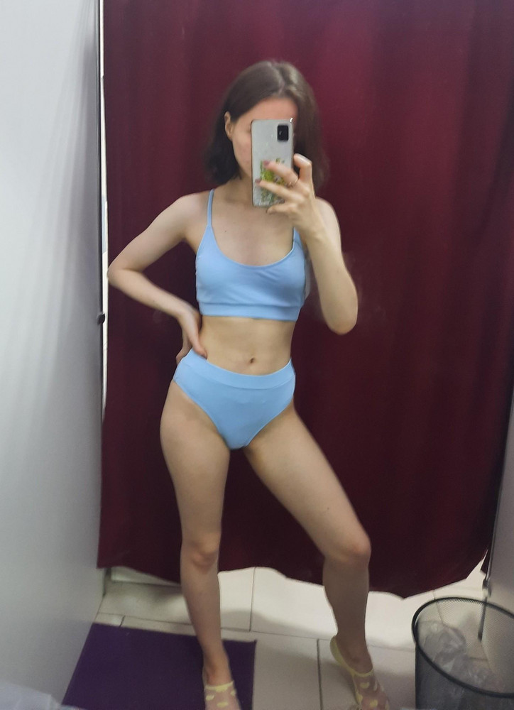 В целом неплохой купальник, нравится, как сидит. Но не очень понравился материал. Отказалась в силу того, что нашла точно такой же купальник на о*оне в 2 раза дешевле)