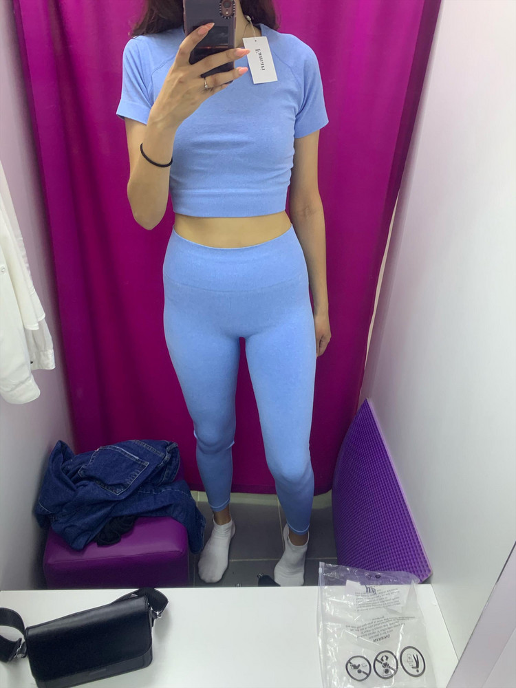 Представитель бренда сообщает, что необходимо брать на размер больше обычного, так и сделала заказала 44(L) оказался большим, не совсем критично, но хотелось своего размера, также костюм просвечивает даже со светлым бельём, немного расстроилась