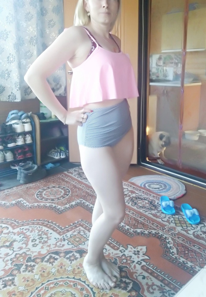 Купальник просто бомба. На 44 подошёл 44. Рост 158. Внутри топика бандо на резинке, чтобы грудь никуда не выпадала.