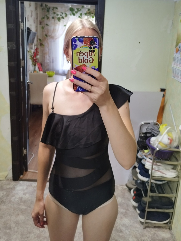 Симпатичный купальник. На рост 176 взяла размер Л. Все хорошо вроде, но слегонца в высоту мне не хватает, буквально 1-2см.но это не критично. Для разнообразия и фоточек пойдёт