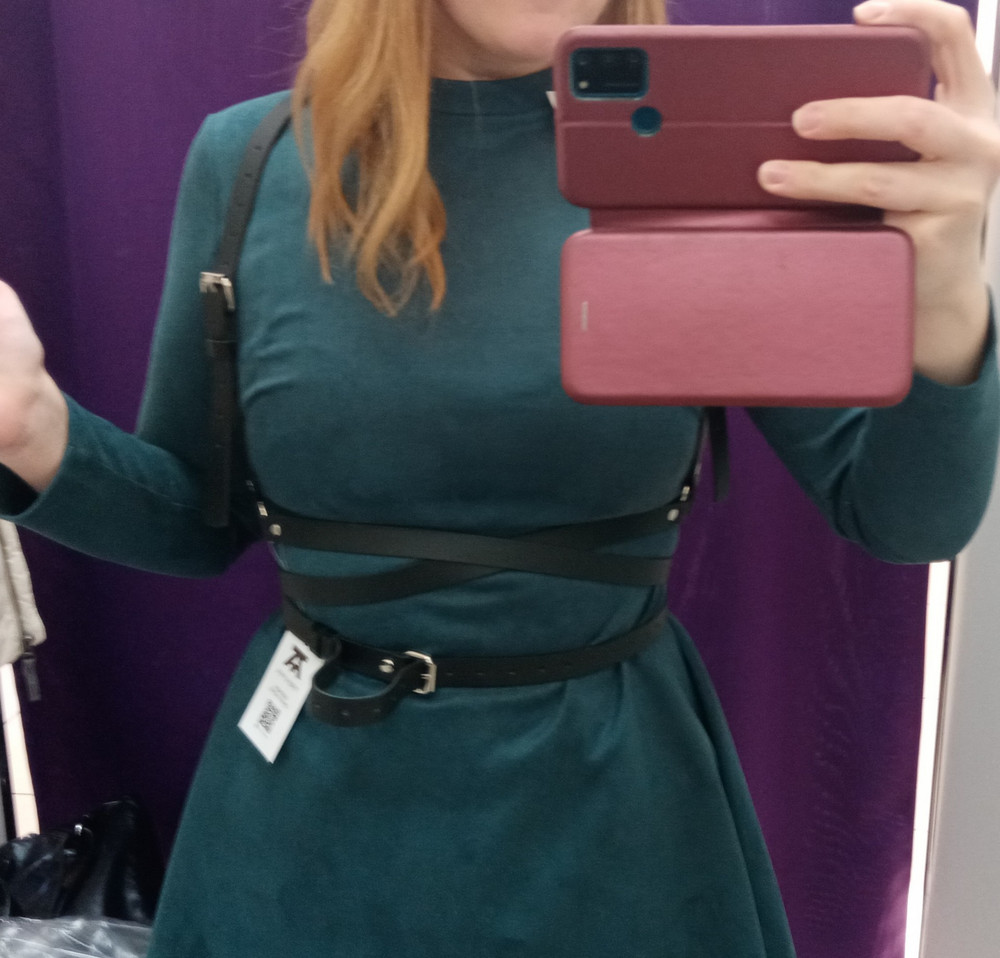 Я в восторге. Очень классная вещь, дополняет любой образ - и офисный, и вечерний.
Хорошо регулируется по размеру, мягкая.