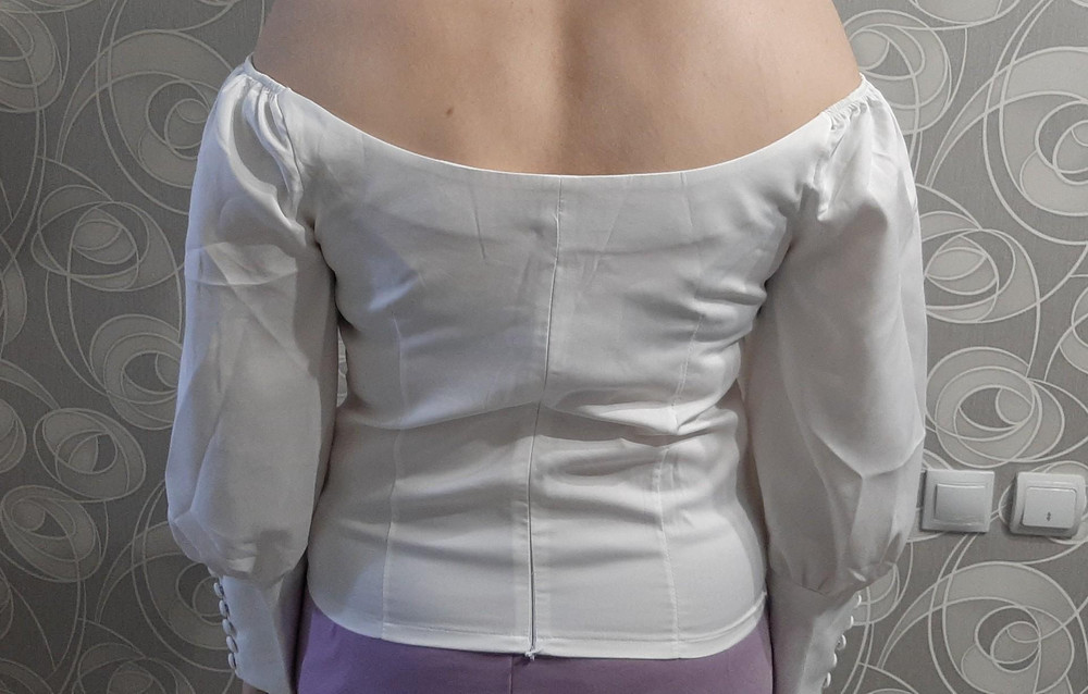 Качество приличное, ткань плотная, не просвечивается. После стирки не деформировалась. Пуговки все на месте.